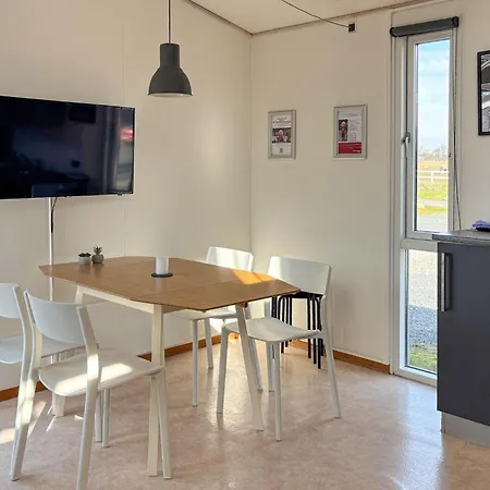 Дом отдыха 2 Bedroom Cozy In *